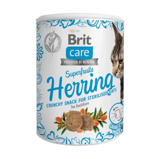 Crunchy herring snack for sterilized cats, featuring superfruits and sea buckthorn in a convenient can.
