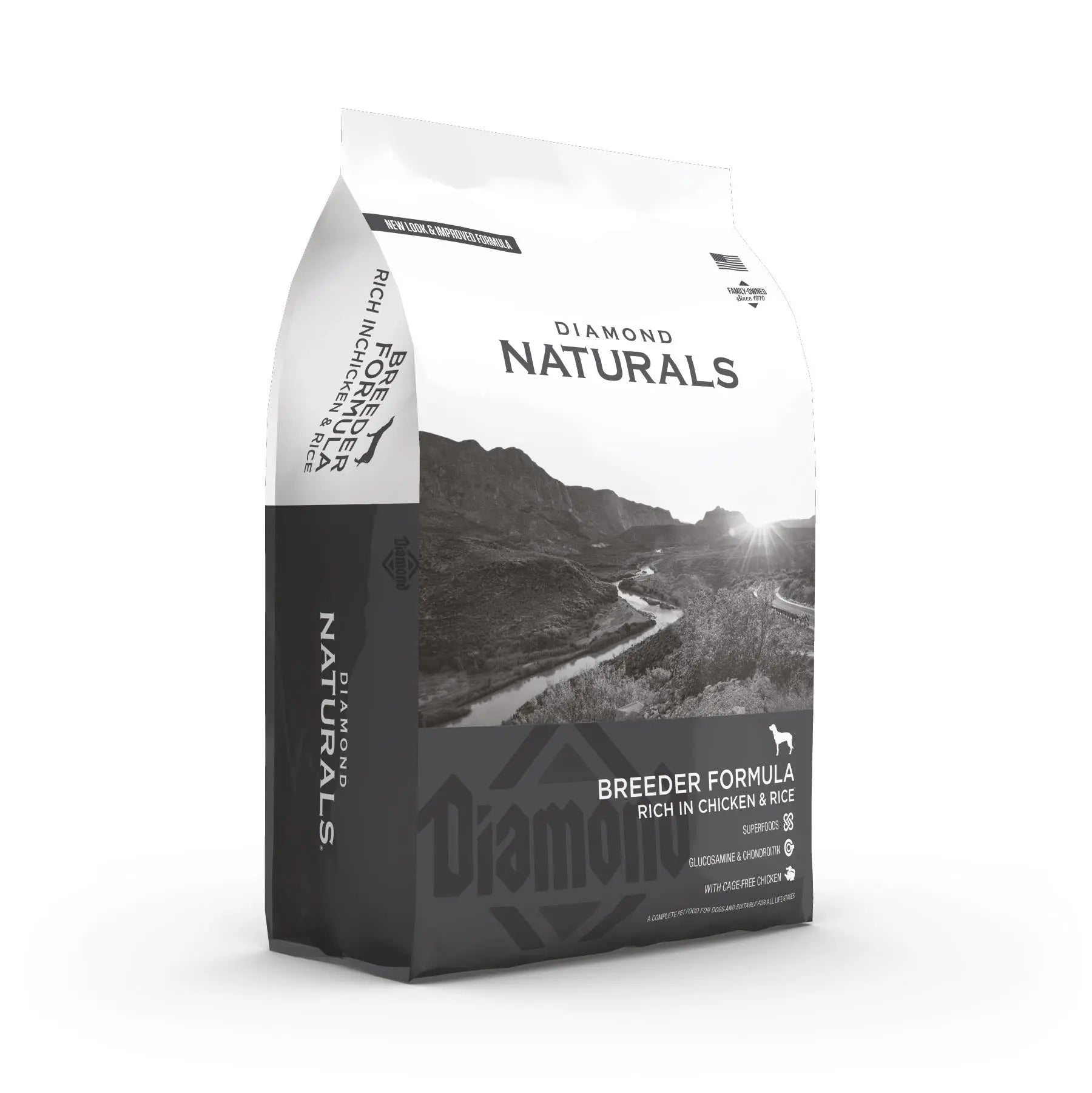 Diamond Naturals Breeder Formula dog food bag featuring chicken and rice, designed for optimal canine nutrition.