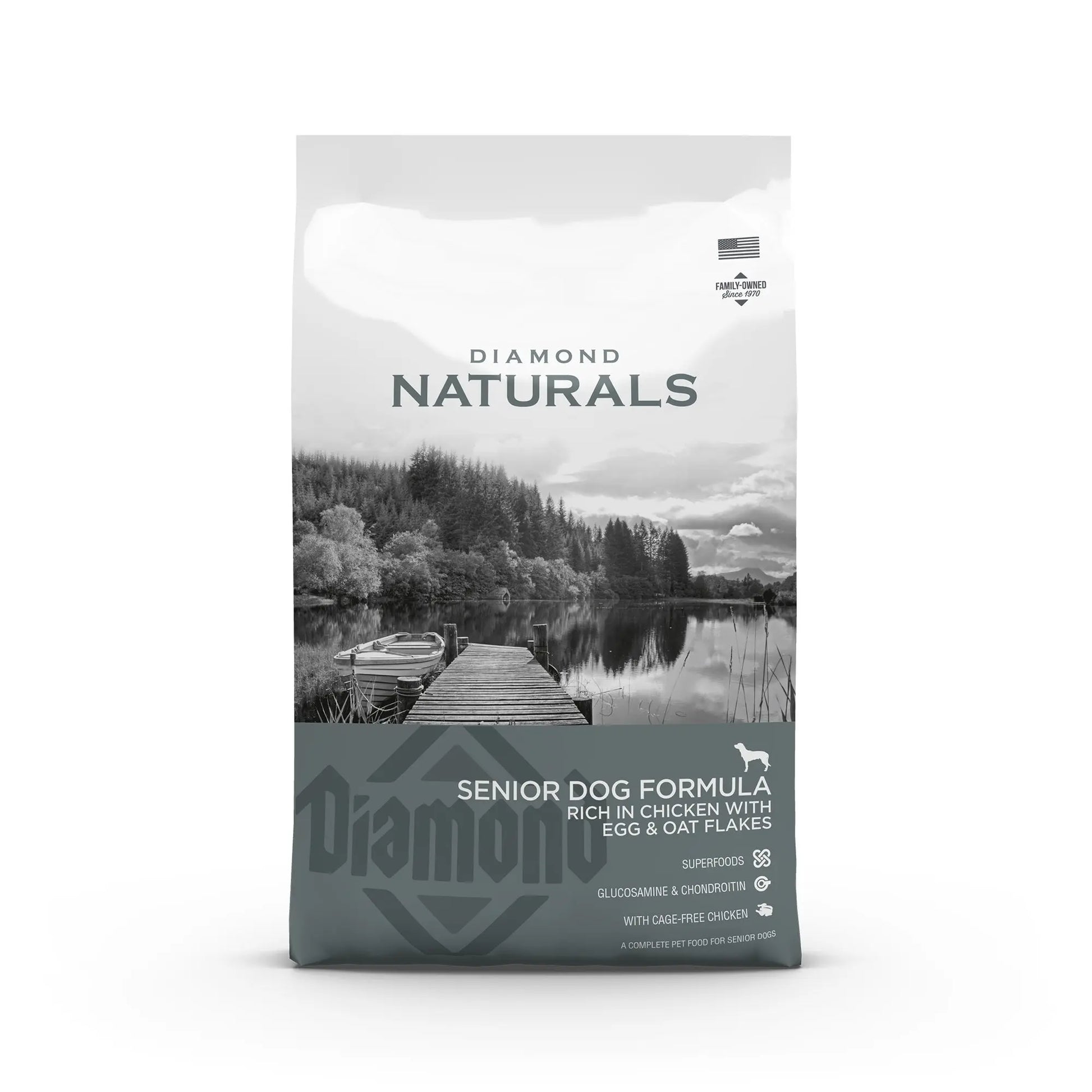 Diamond Naturals Senior Dog Formula with chicken, egg, and oat flakes for healthy aging.