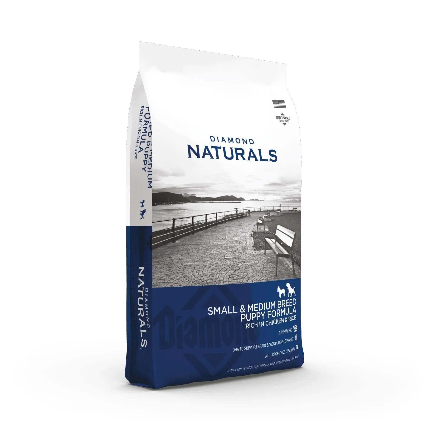 Diamond Naturals small and medium breed puppy formula bag, rich in chicken, ideal for healthy growth.