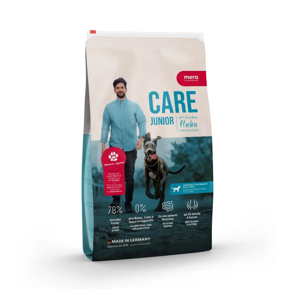 Dog food bag for puppies, featuring a man with a dog, highlighting ingredients and nutritional benefits.