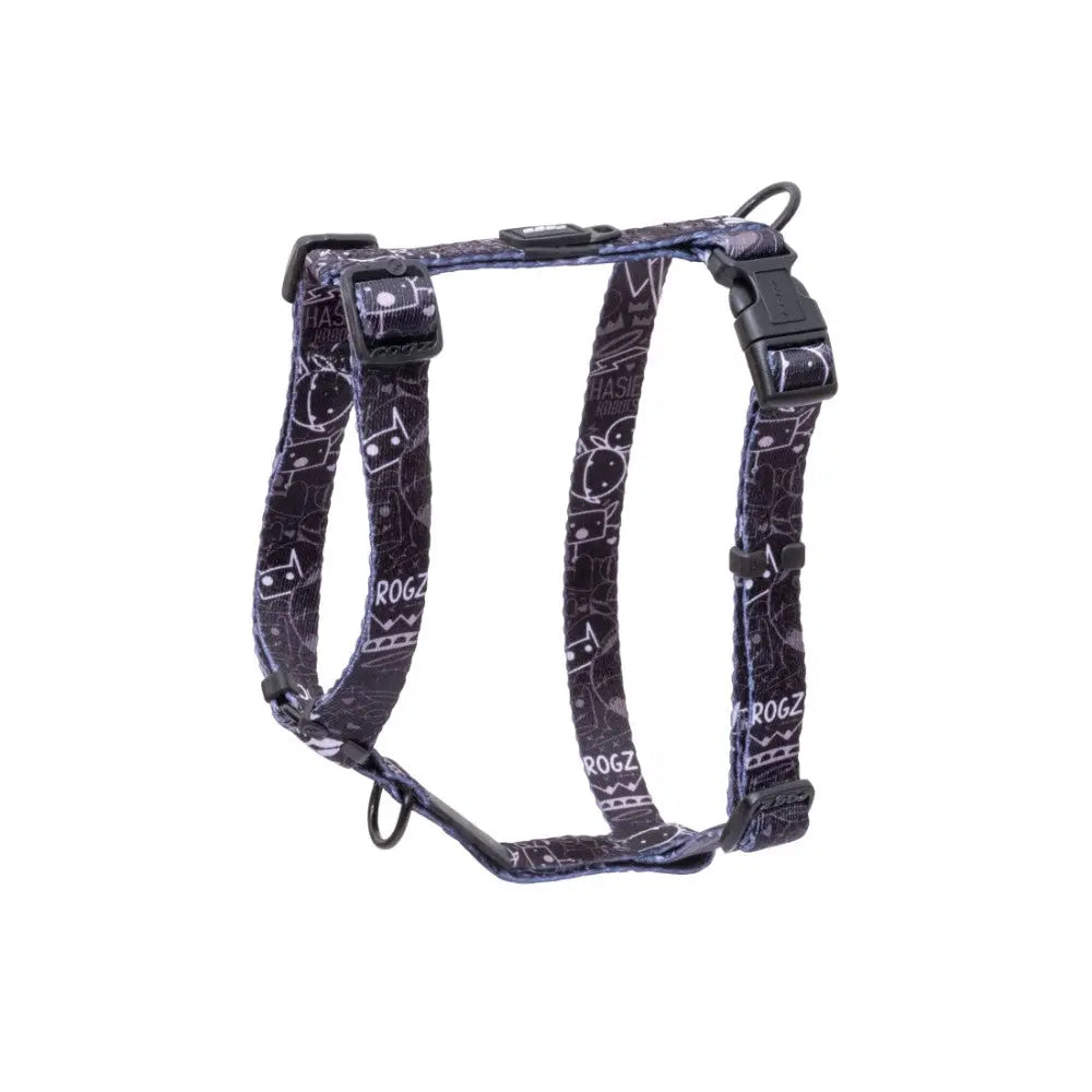 Adjustable pet harness with a stylish black design, perfect for comfortable walks and outdoor adventures.