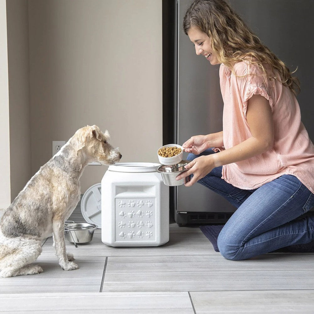 Petmate Vittles Vault Outback Food Storage Container Lifestyle Image