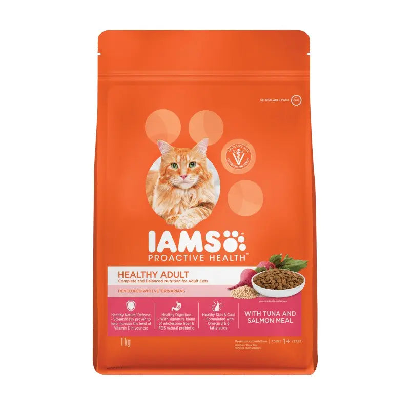 IAMS Proactive Health cat food bag with tuna and salmon meal for healthy adult cats.