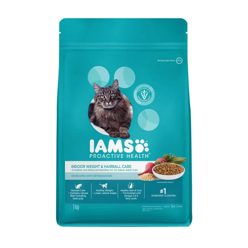 IAMS Proactive Health cat food bag for indoor weight and hairball care, featuring chicken as the main ingredient.
