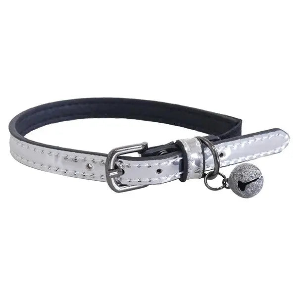 Stylish silver cat collar with a bell, perfect for keeping your feline safe and fashionable.